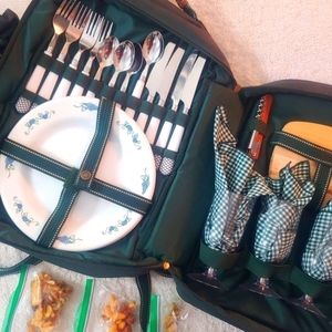 NEW Picnic Service for 4 Backpack
